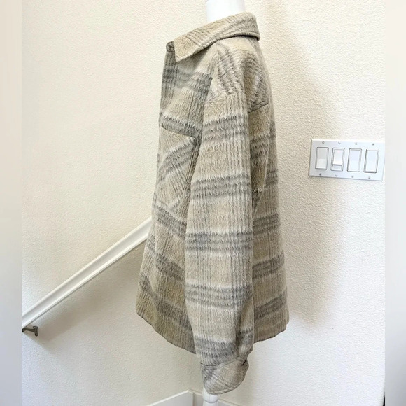 OAK + FORT Shacket Size Small Relaxed fit. Shirt silhouette. Fuzzy plaid fabric. - Picture 8 of 16